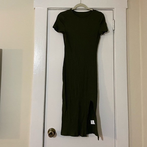 Green Bodycon midi knit dress with a slit size Medium - Picture 7 of 13
